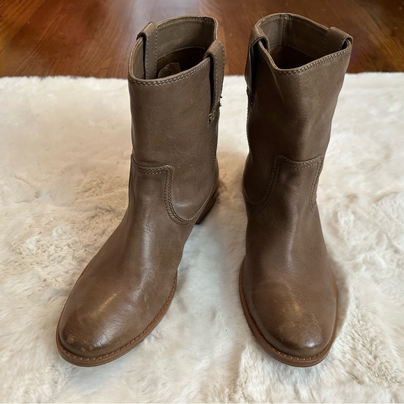 Frye boots NWOT - Picture 1 of 6